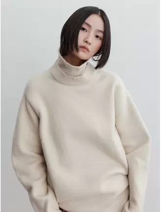 에잇세컨즈에서 Overfit Turtle-neck Pullover - Ivory 131400원 제공